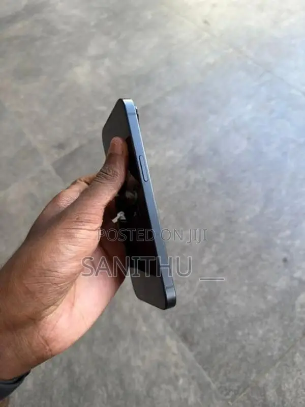Apple iPhone 13 (Used)