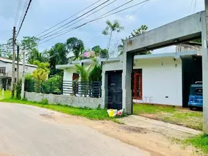 කාපට් පාරට මුහුණලා නිවසක් විකිණීමට Kaduwela
