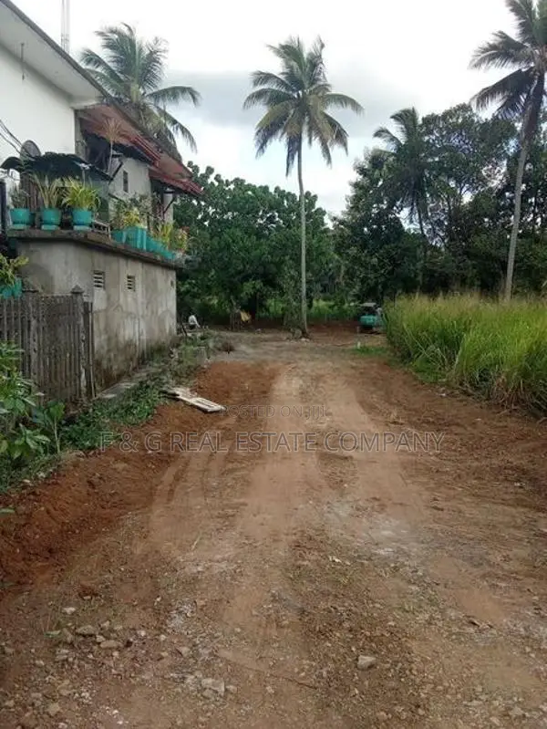 Polgahawela Maddalanda Land