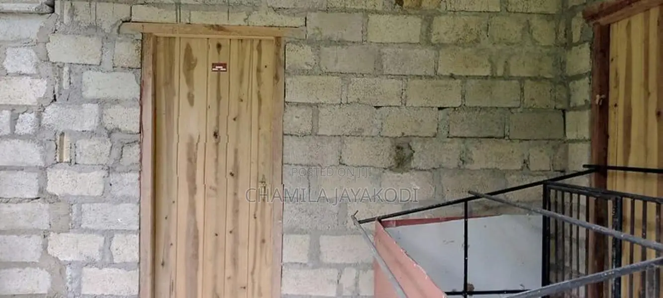 Land with House for Sale in Mawathagama