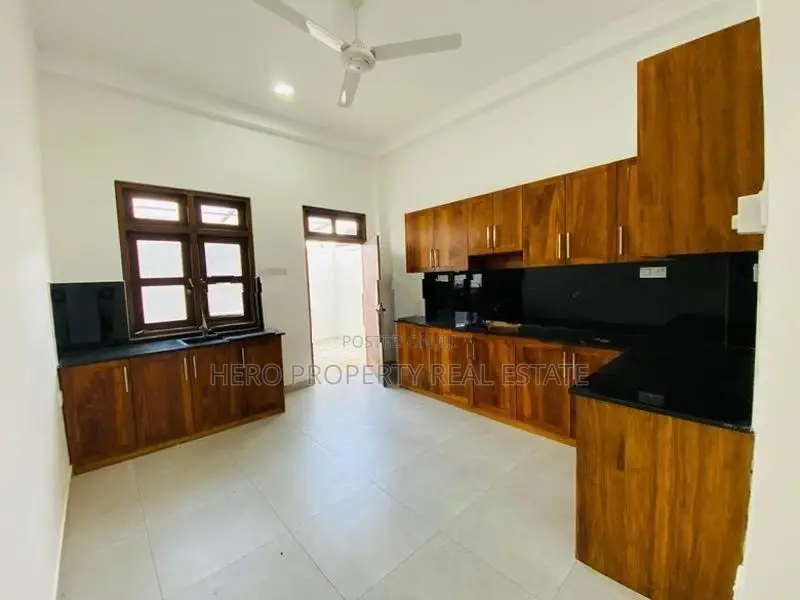 Luxury House for Sale in Athurugiriya