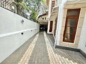 Super 3 Story House for sale Colombo 10