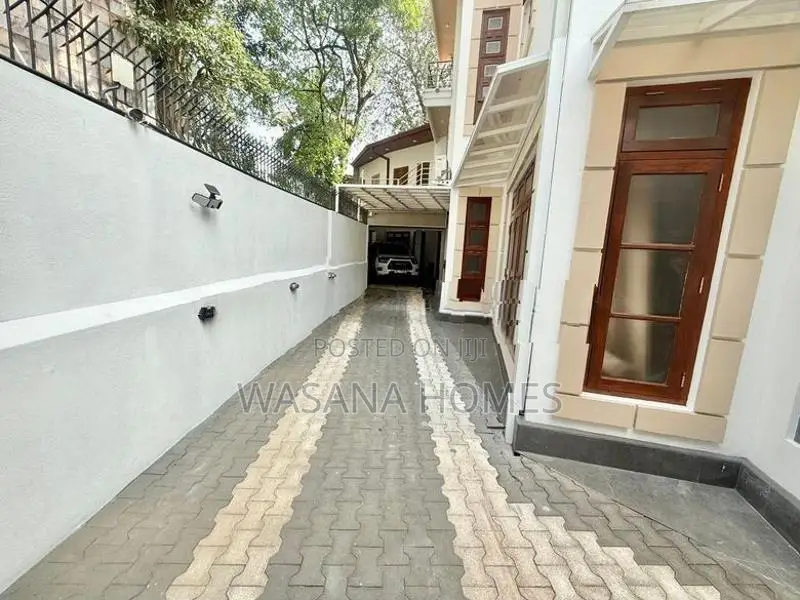 Super 3 Story House for sale Colombo 10