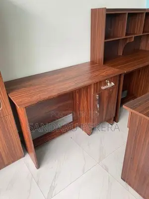 4x2 Table (B06)