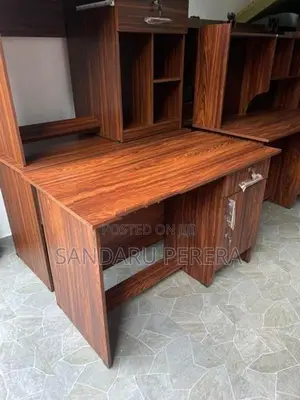 4x2 Table (B06)