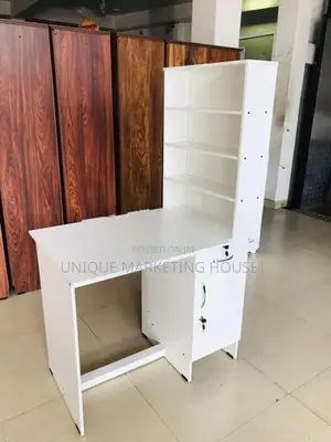 Modern Saloon Nail Table