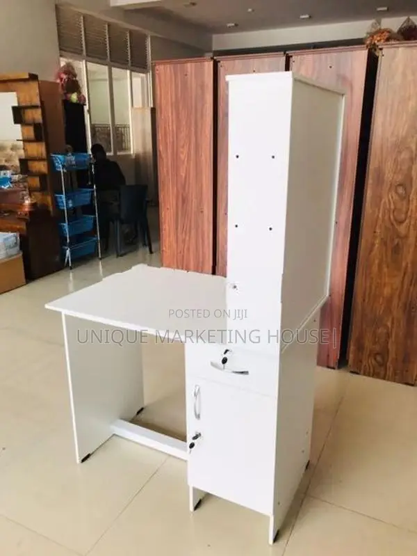 Modern Saloon Nail Table