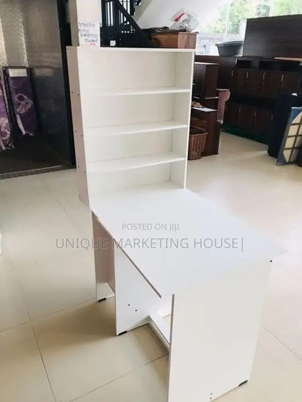 Modern Saloon Nail Table