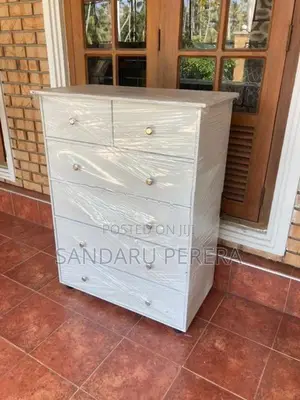White chest of drawers