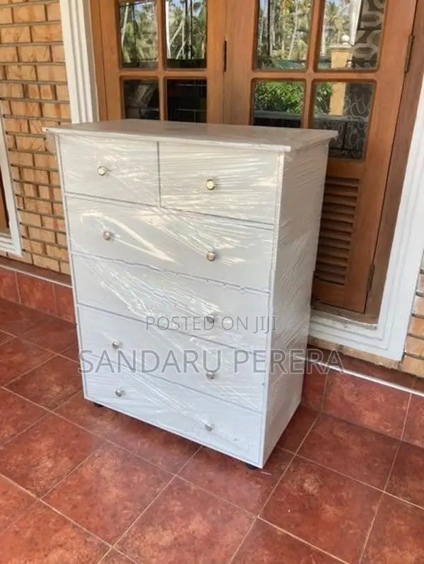 White chest of drawers