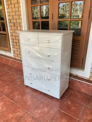 White chest of drawers