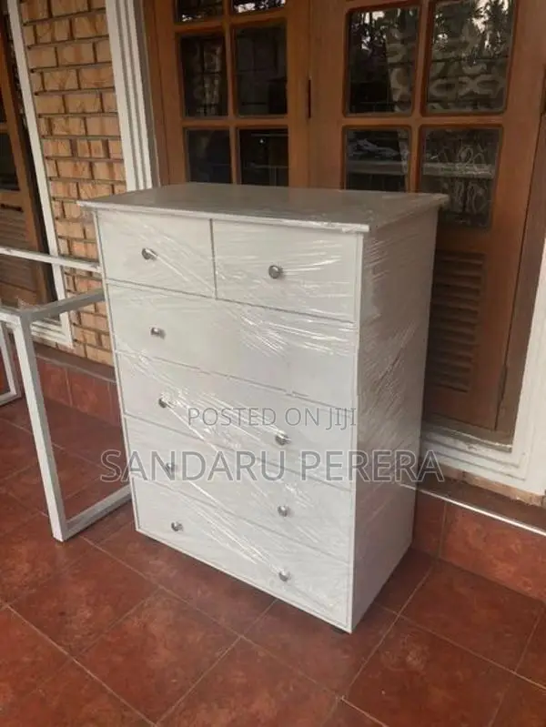 White chest of drawers