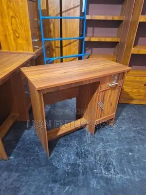 3×1.5 Ft Melamine Office Tables