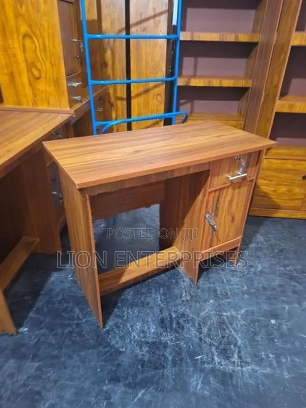 3×1.5 Ft Melamine Office Tables