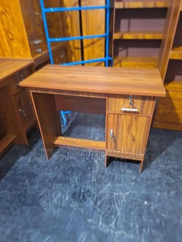 3×1.5 Ft Melamine Office Tables