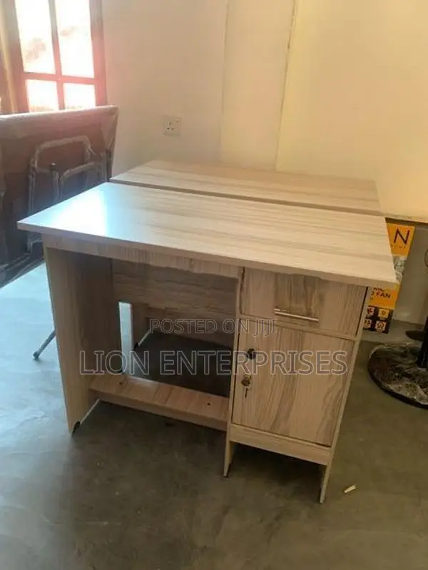 Melamine Office Table