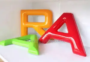 Retro-Glow: Customizable LED Neon Art.