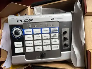 Zoom V3 Multi Effects Vocal Processor