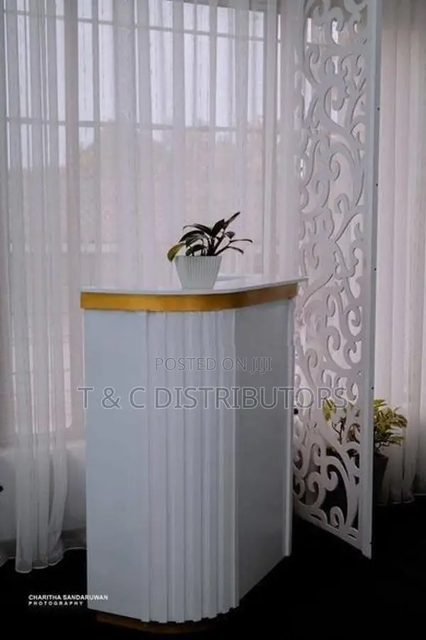 Recaption Table White