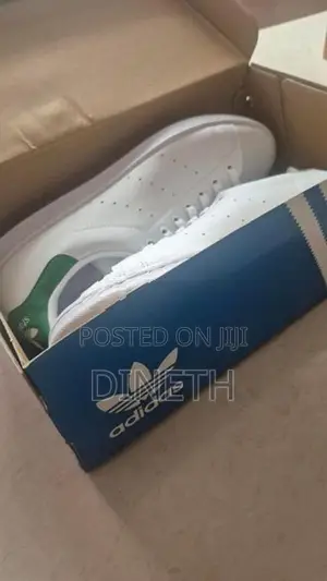 Adidas Sneakers