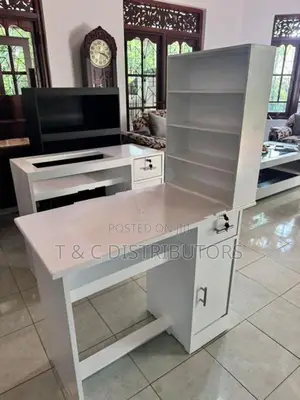 Manicure Table