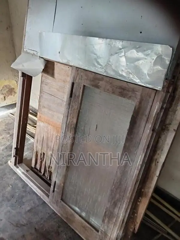 antique woden windows ...ඉතා සවිමත් ජනෙල්