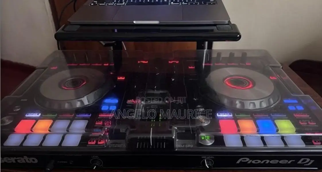 Pioneer DJ DDJ-SR2 with Decksaver Cover Magma Carry Case