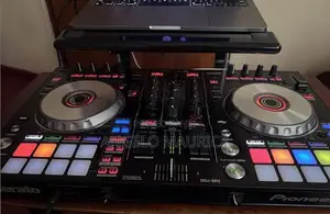 Pioneer DJ DDJ-SR2 with Decksaver Cover Magma Carry Case