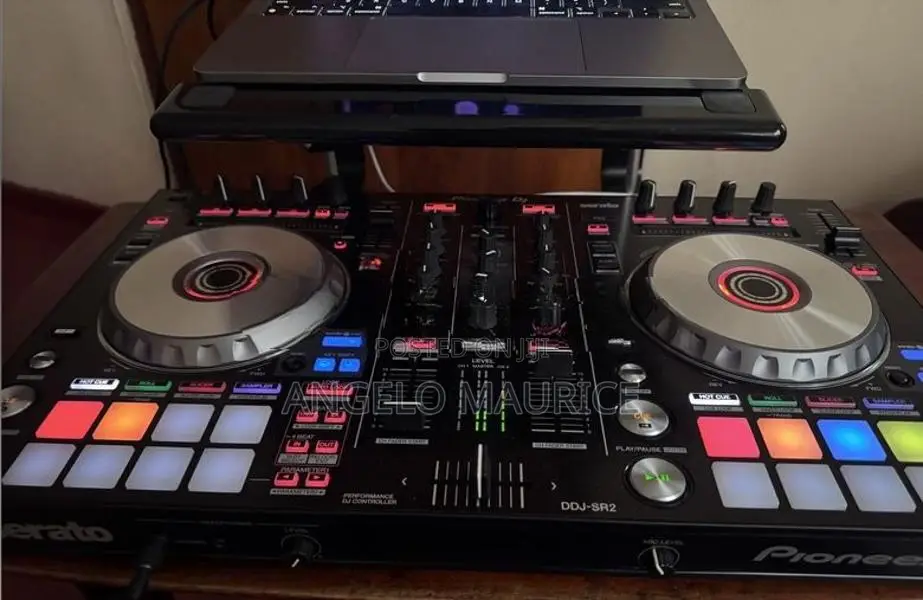 Pioneer DJ DDJ-SR2 with Decksaver Cover Magma Carry Case