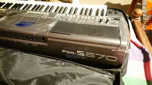 Yamaha PSRs670