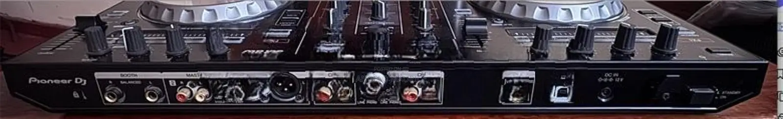 Pioneer DJ DDJ-SR2 with Decksaver Cover Magma Carry Case