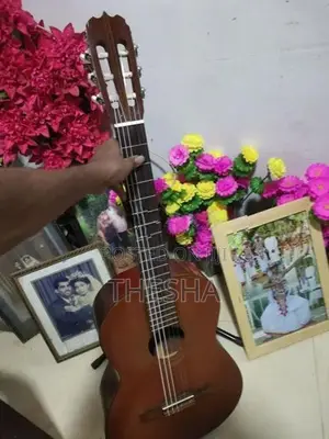Box Guitar
