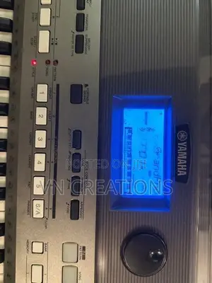 Yamaha E443 Keyboard