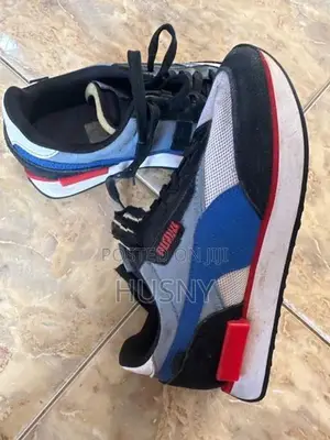 Mens Shoe- UK Size 4