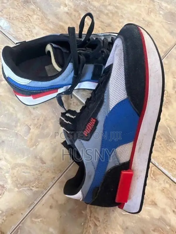 Mens Shoe- UK Size 4