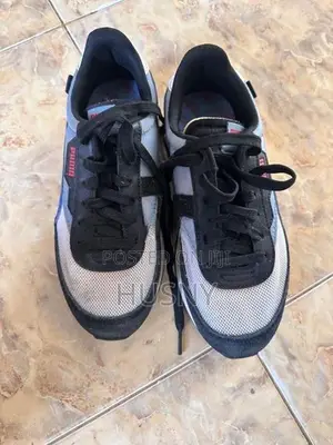 Mens Shoe- UK Size 4