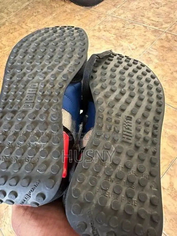 Mens Shoe- UK Size 4