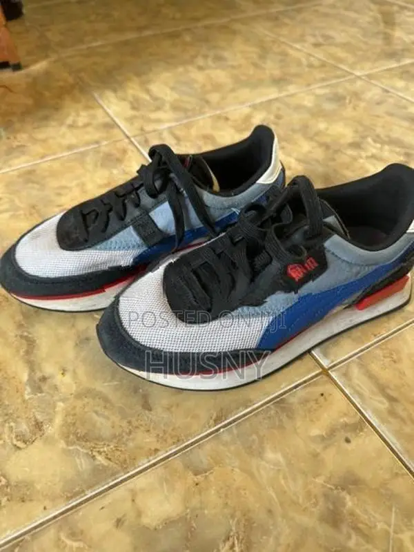 Mens Shoe- UK Size 4