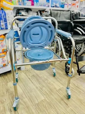 Commode chair with wheel