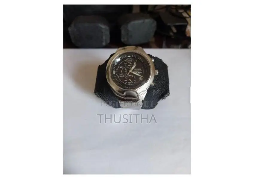 Authentic Seiko Chronograph V6 Watch
