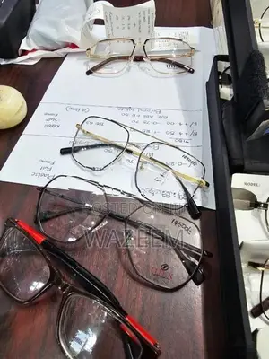 Eye glasse