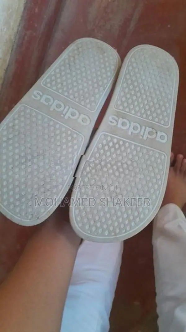 Adidas aqua slide