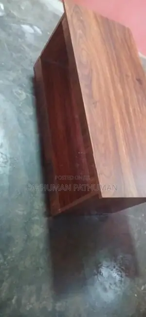அலங்கார மேசை