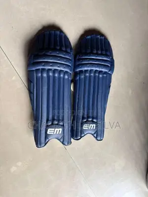 EM batting padd