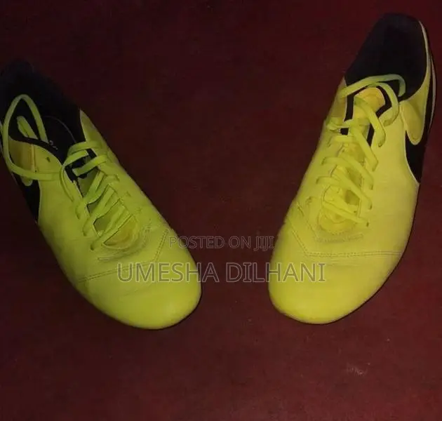 TIEMPO football shoe