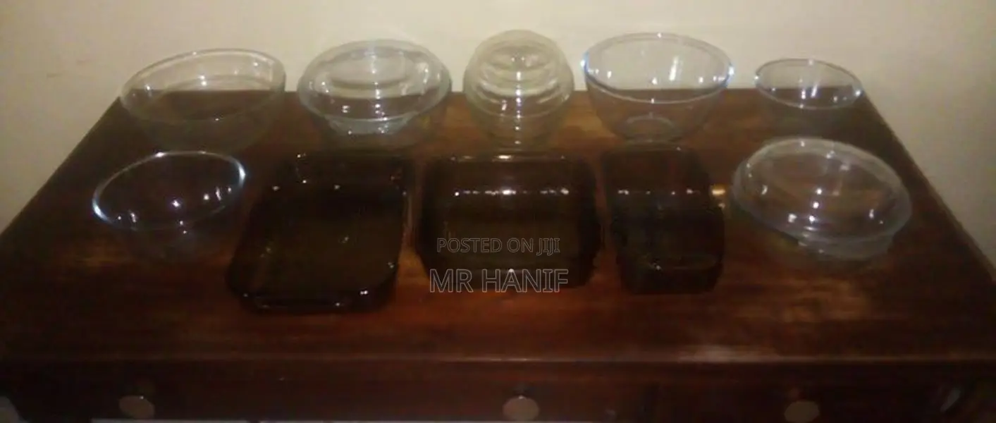 Pyrex Dishes Set