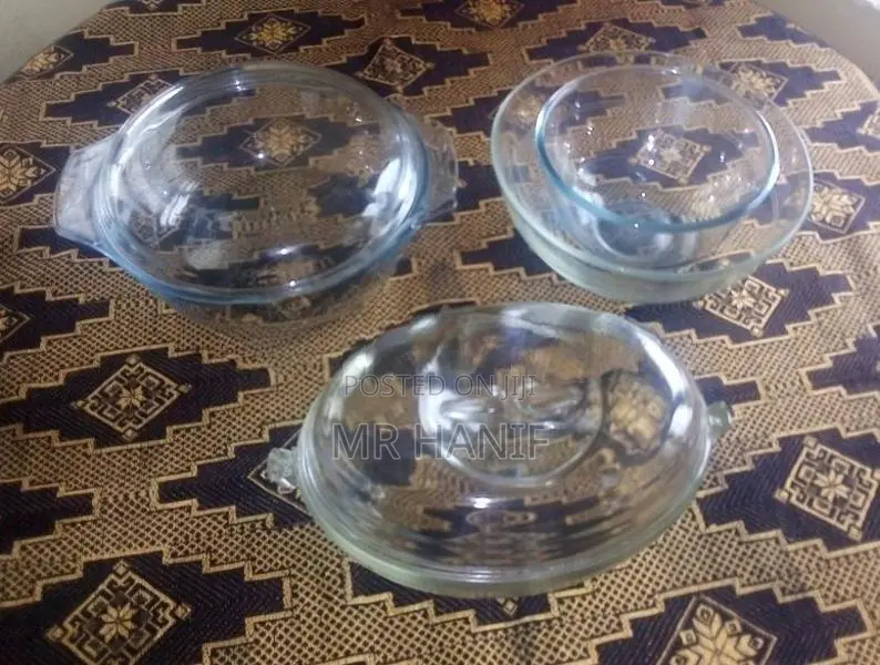 Pyrex Dishes Set