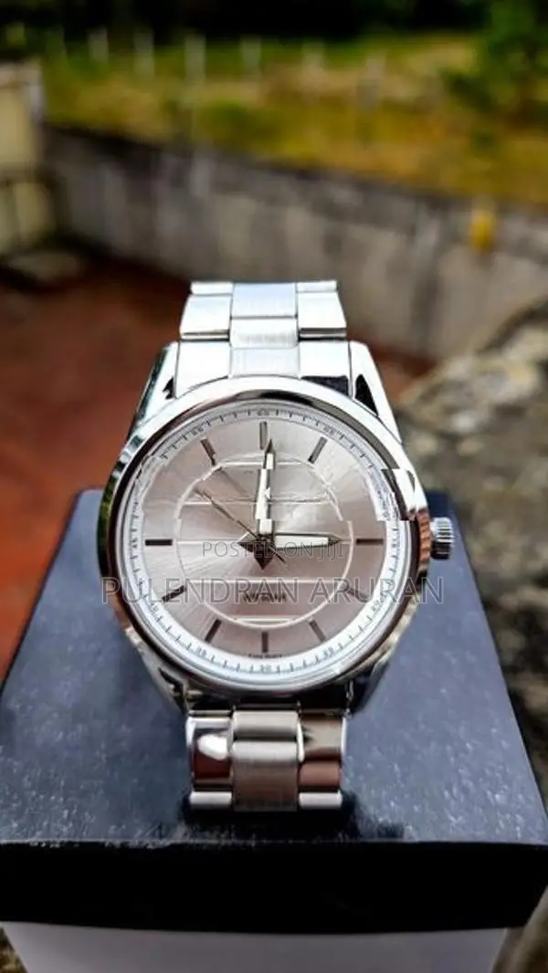 ​Q&Q Superior Silver Sunburst Chrono-Style – Flawless 10/10 Condition