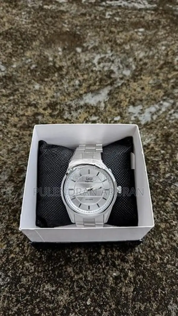 ​Q&Q Superior Silver Sunburst Chrono-Style – Flawless 10/10 Condition