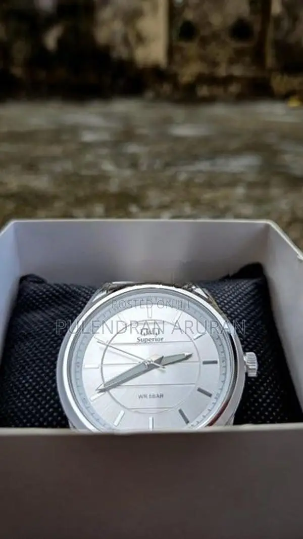 ​Q&Q Superior Silver Sunburst Chrono-Style – Flawless 10/10 Condition